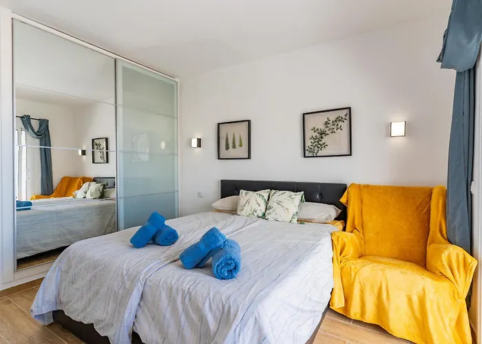 Luminoso Con Terraza, Vistas Al Mar Y Aire Acondicionado *