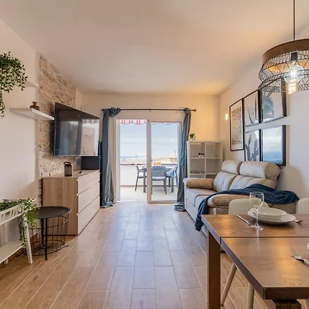 Apartment With Ocean Views & Pool In Colina Blanca,