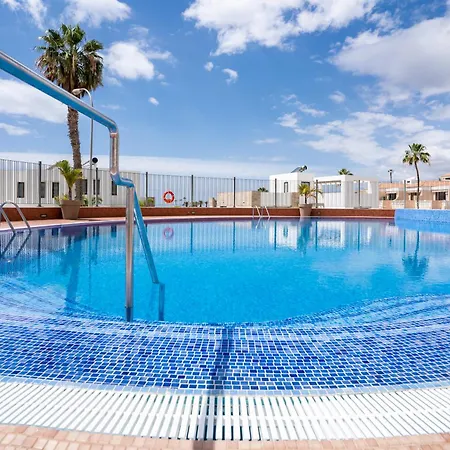 Apartment With Ocean Views & Pool In Colina Blanca,