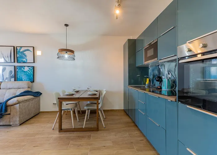 Luminoso Con Terraza, Vistas Al Mar Y Aire Acondicionado *